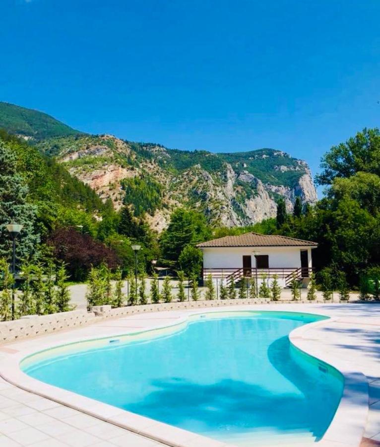 Hotel La Ginestra Acqualagna Zewnętrze zdjęcie