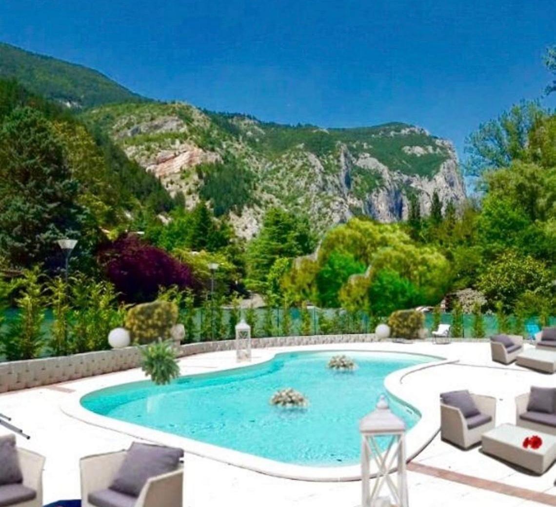 Hotel La Ginestra Acqualagna Zewnętrze zdjęcie