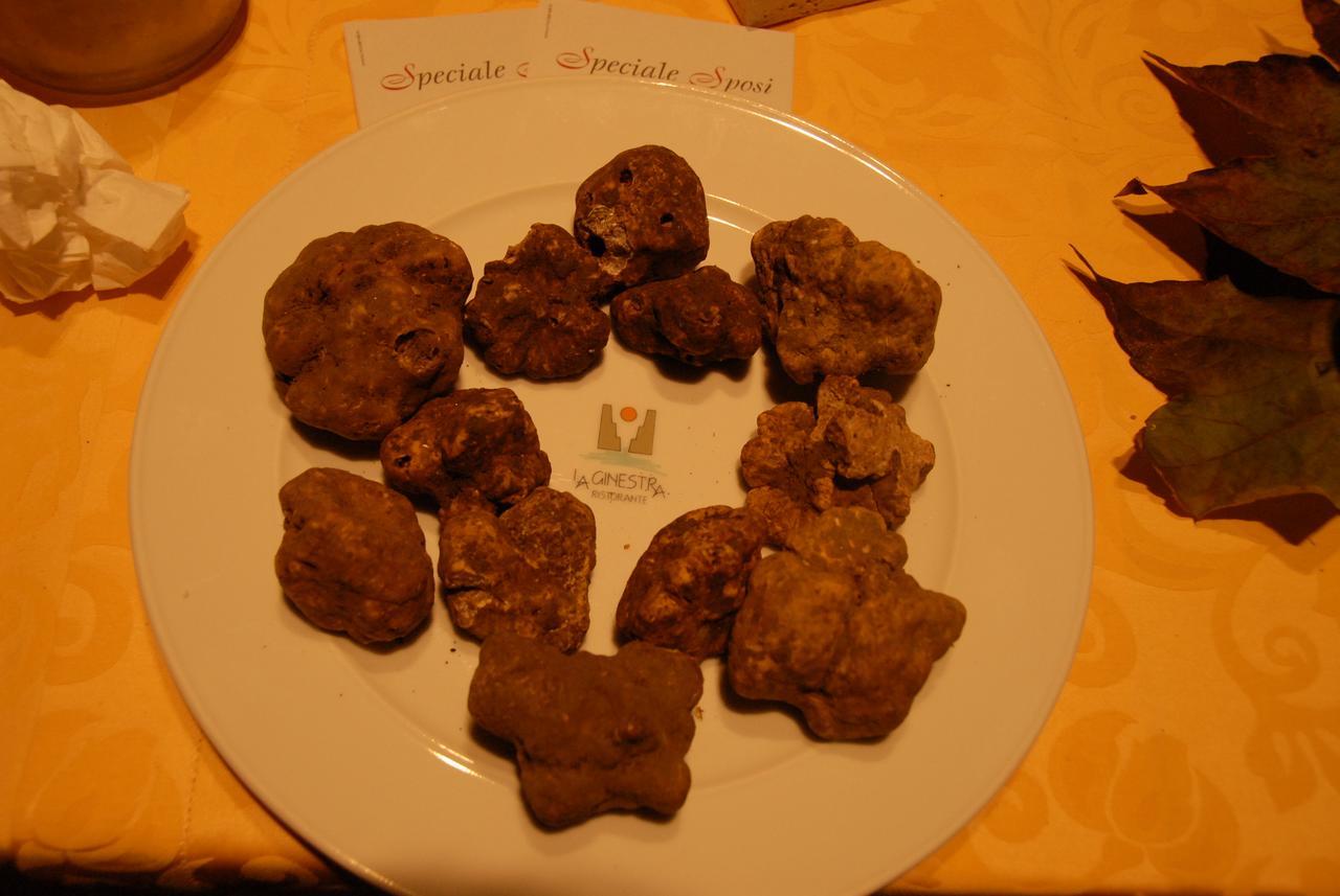 Hotel La Ginestra Acqualagna Zewnętrze zdjęcie