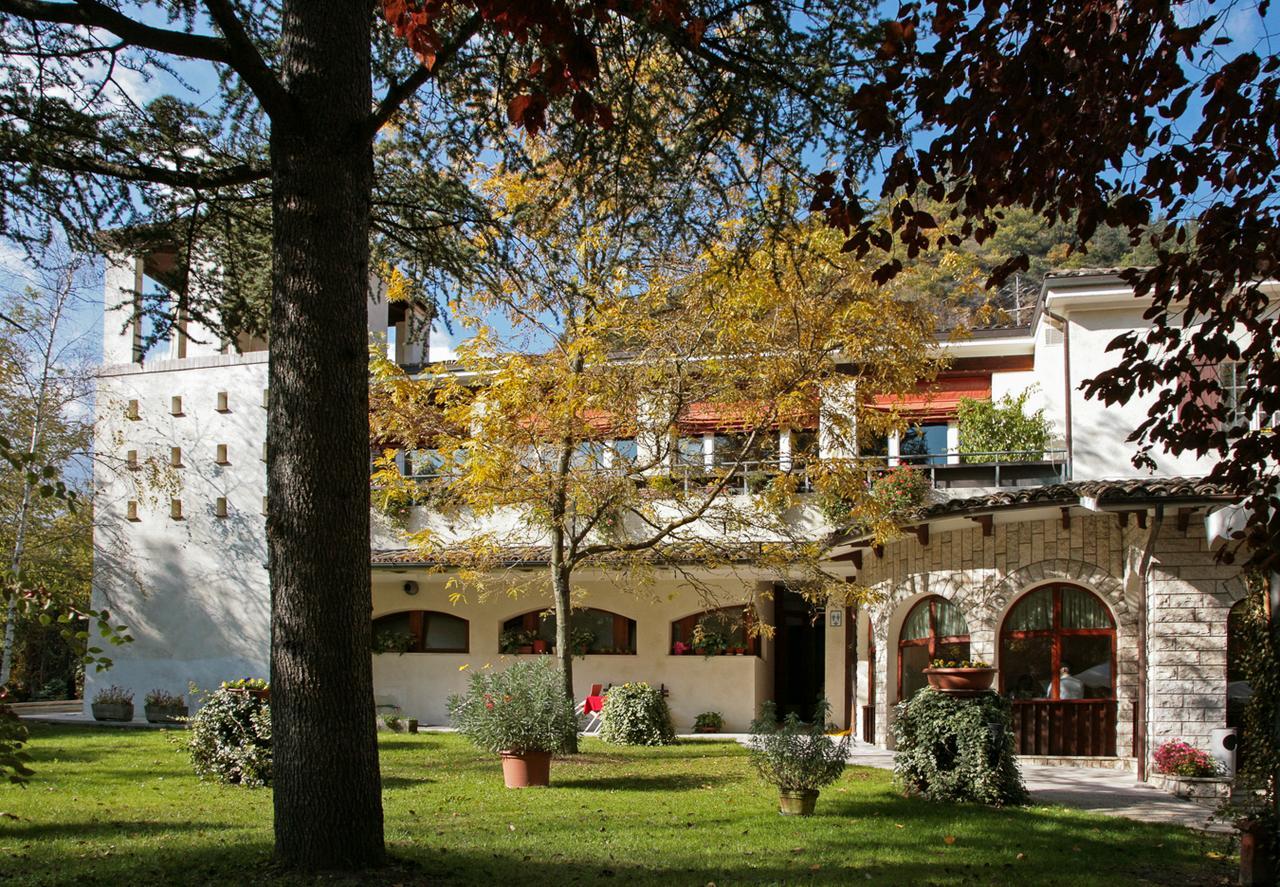 Hotel La Ginestra Acqualagna Zewnętrze zdjęcie