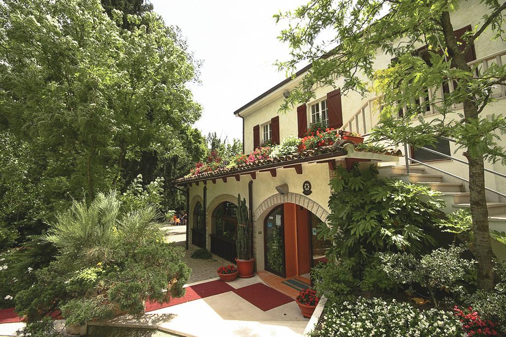 Hotel La Ginestra Acqualagna Zewnętrze zdjęcie